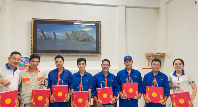 TRUNG THU TRAO QUÀ – TRAO CẢ YÊU THƯƠNG